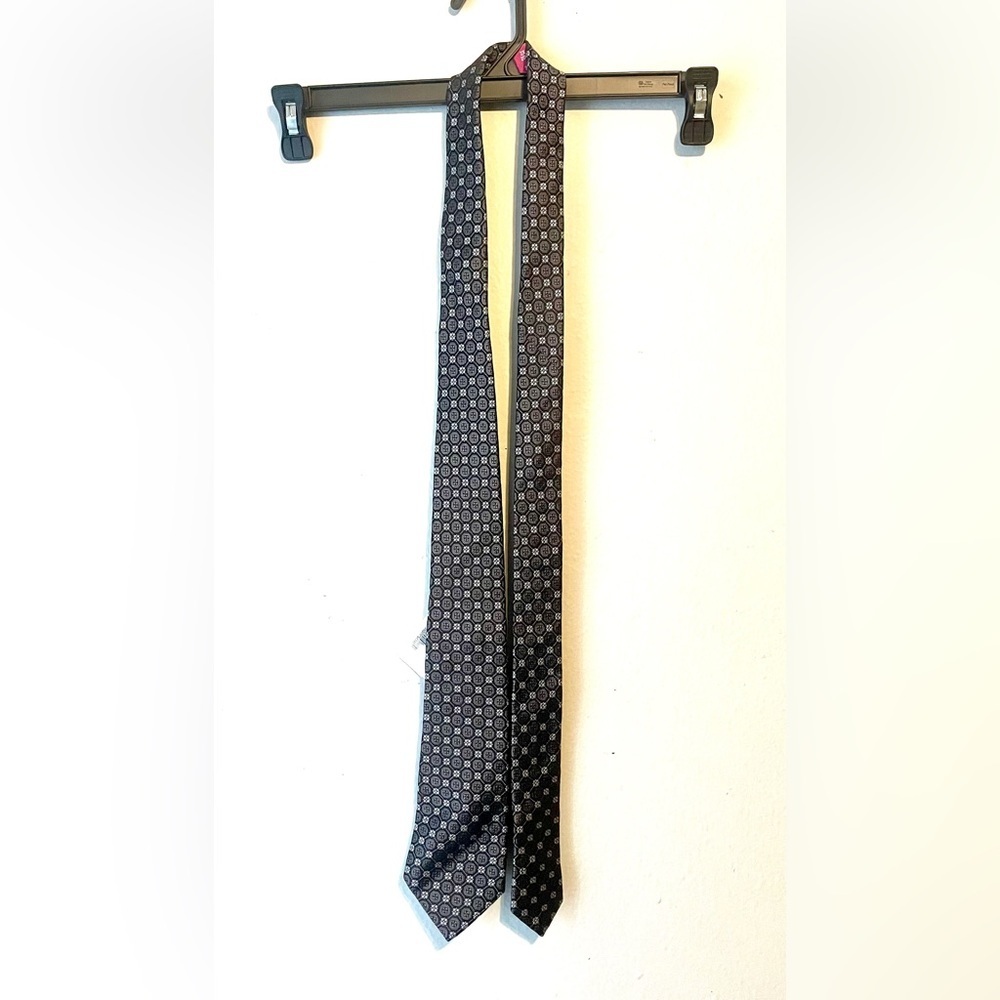 NWT Valentino Black Tie - Black White‎ Medallion Floral 100% Silk Italy Necktie